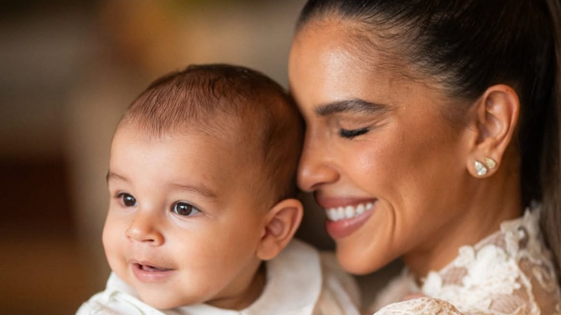 Filho de Mariana Rios desperta curiosidade nas redes pela impressionante semelhança com a mãe em fotos do batizado