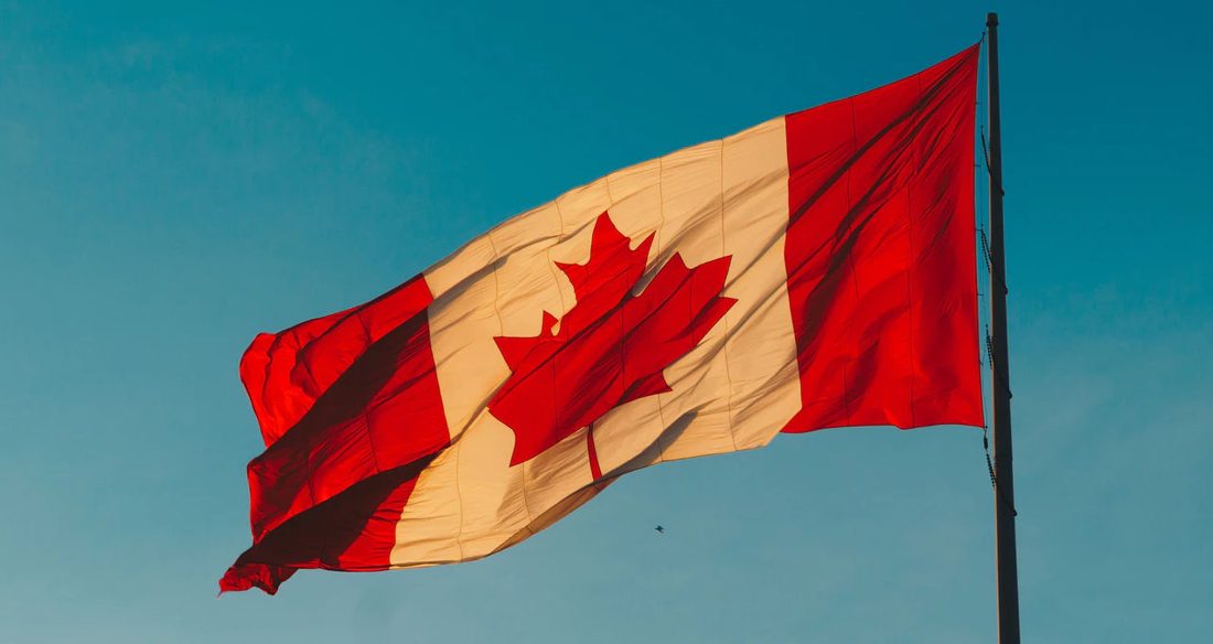 Canadá impõe tarifas retaliatórias de até 50% sobre US$20 bi em produtos norte‑americanos