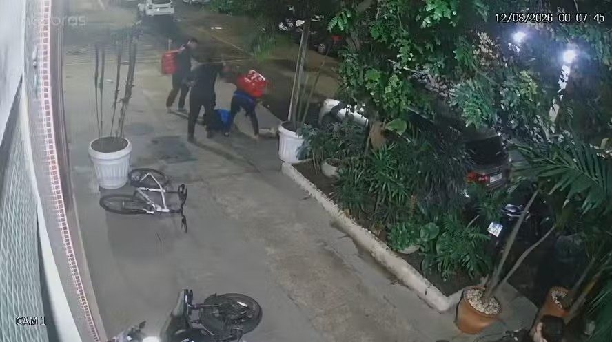 Seguranças de rua e entregadores de aplicativo são investigados por espancamento de ciclista em Copacabana