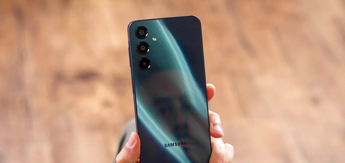 Galaxy A36 vs A16 5G: qual celular barato da Samsung deve durar mais?