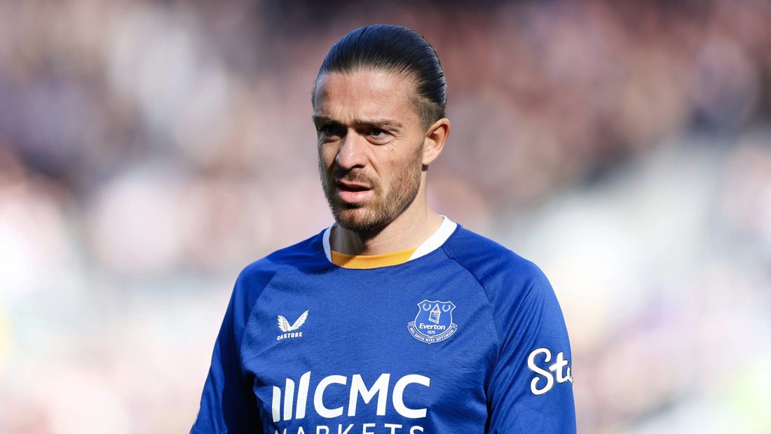 Jack Grealish, emprestado pelo Manchester City, enfrenta nova polêmica no Everton e é punido
