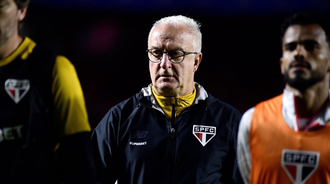 Dorival chama momento do São Paulo de inexplicável e cobra união para clube voltar a ser gigante