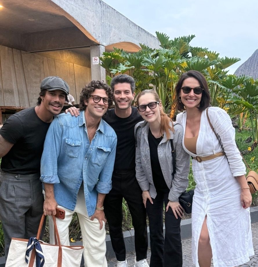 Arthur Aguiar homenageia Lua Blanco em velório de ex‑protagonista de "Rebeldes"