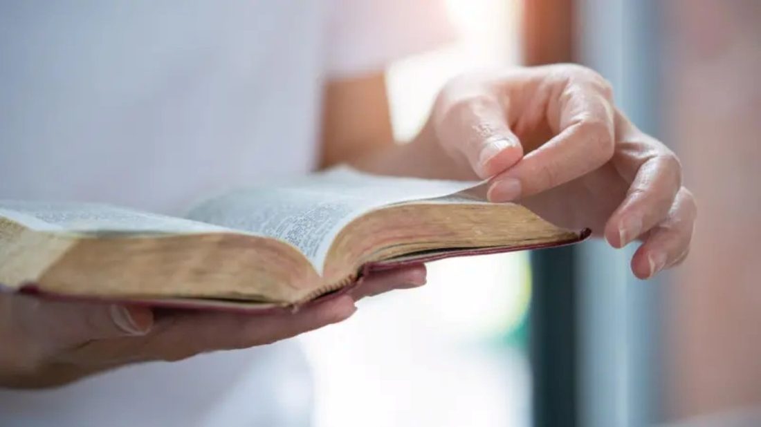 Candidatos nas Eleições 2026 adotam títulos religiosos em nome de urna