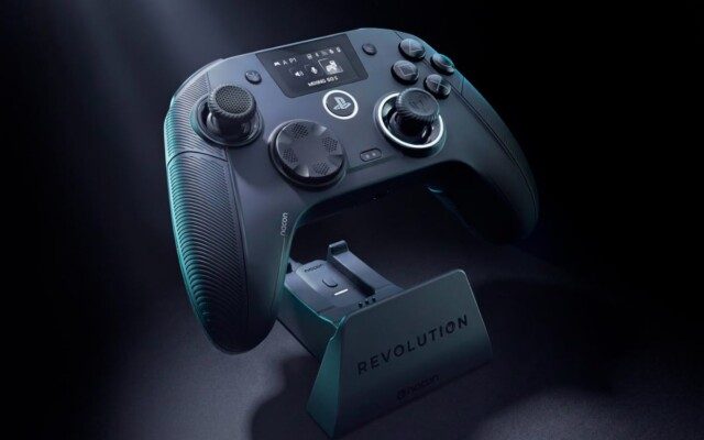 Nacon lança Revolution 5 Unlimited, controle premium licenciado para PS5 com tela e tecnologia TMR