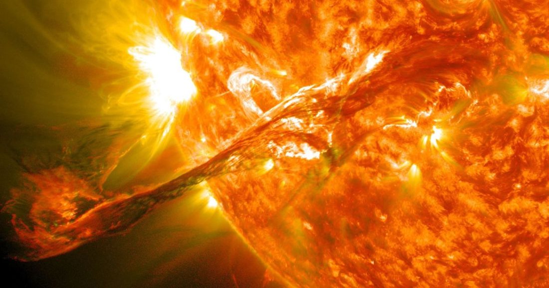 Tempestade solar moderada pode gerar auroras boreais até 29 de agosto e afetações em redes e satélites