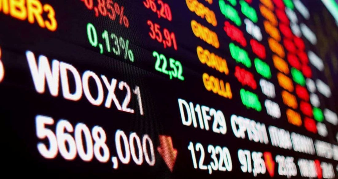 Ibovespa fecha quase estável com alta mínima de 0,01% e dólar avança para R$5,15 após inflação dos EUA acima do esperado