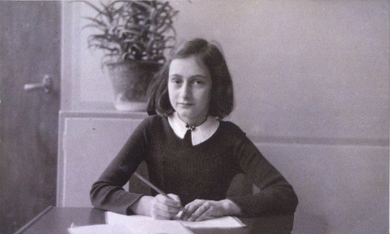 Museu do Holocausto e Federação Israelita rebatem acusação de 'vitimismo' ao Diário de Anne Frank feita por jovem brasileira