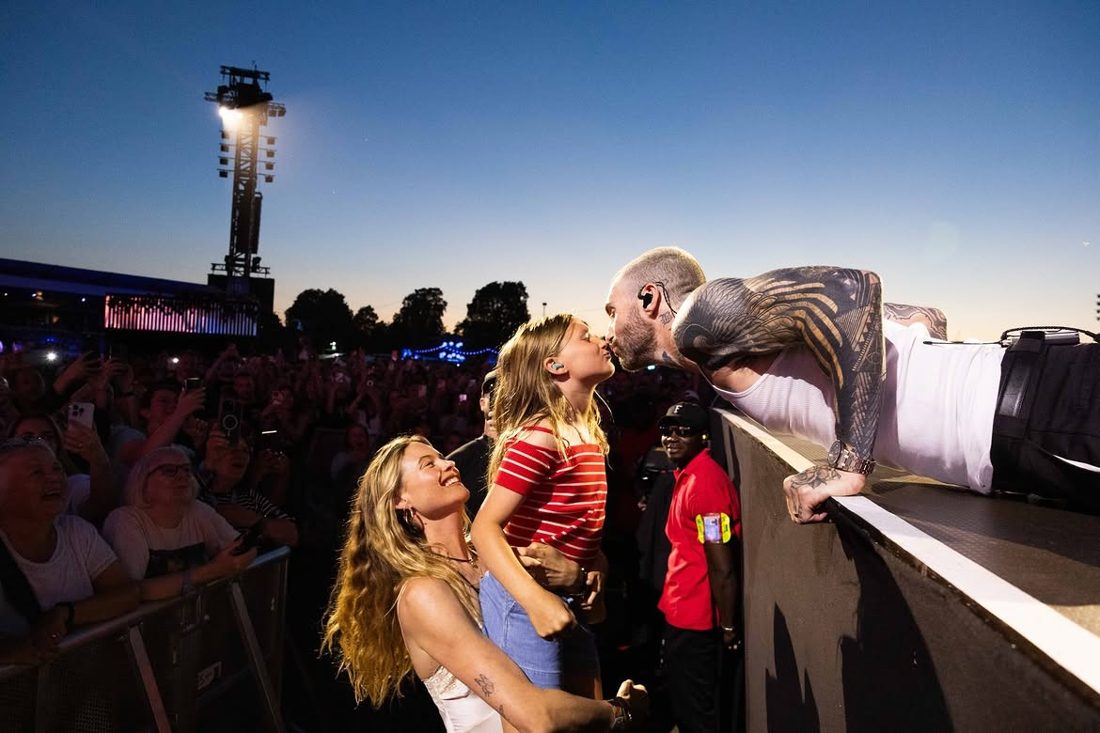 Adam Levine leva filhos ao Rock in Rio e destaca fase mais familiar da carreira
