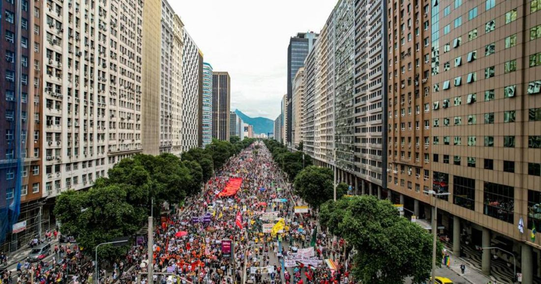 Estudantes do Rio organizam protesto contra Flávio Bolsonaro e a agenda de corte de gastos