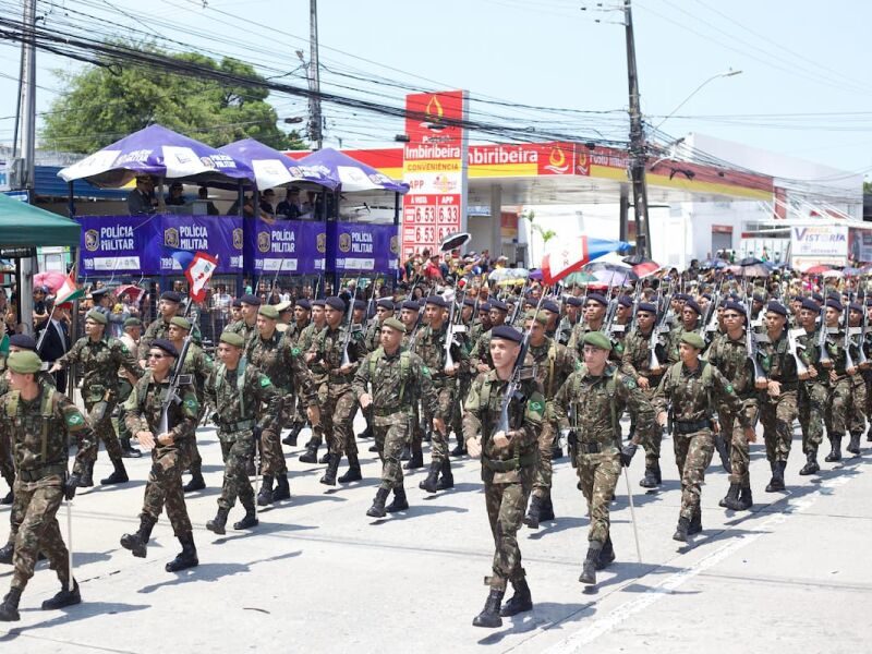 Desfile cívico marca o feriado da Independência em Recife nesta segunda-feira