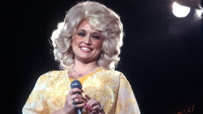 Dolly Parton recebe prêmio Americana Honors em mensagem gravada antes de falecer