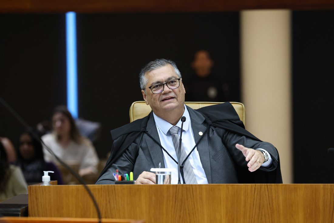 Flávio Dino denuncia mistura de interesses eleitorais com crise no STF e questiona decisões monocráticas e inquéritos antigos