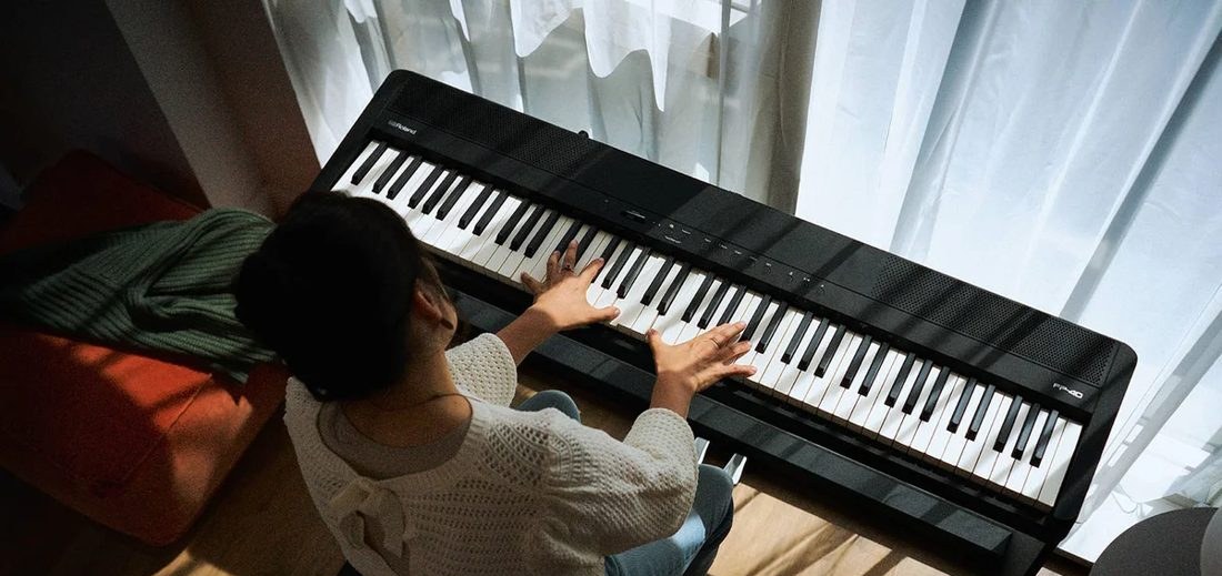 Roland lança piano digital FP-40 com conexão Wi-Fi para facilitar o aprendizado