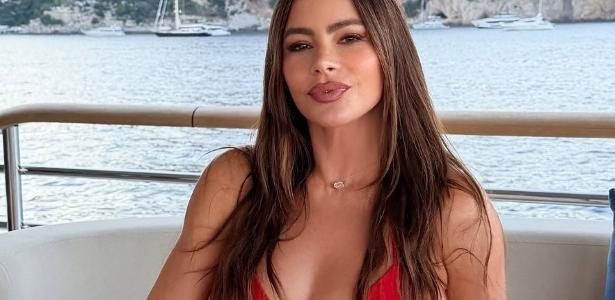 Sofia Vergara e Dan Reynolds são vistos de mãos dadas em jantar nos EUA