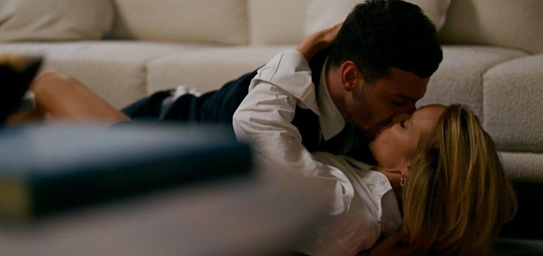 André e Dora vivem primeira noite de amor em "Quem Ama Cuida"