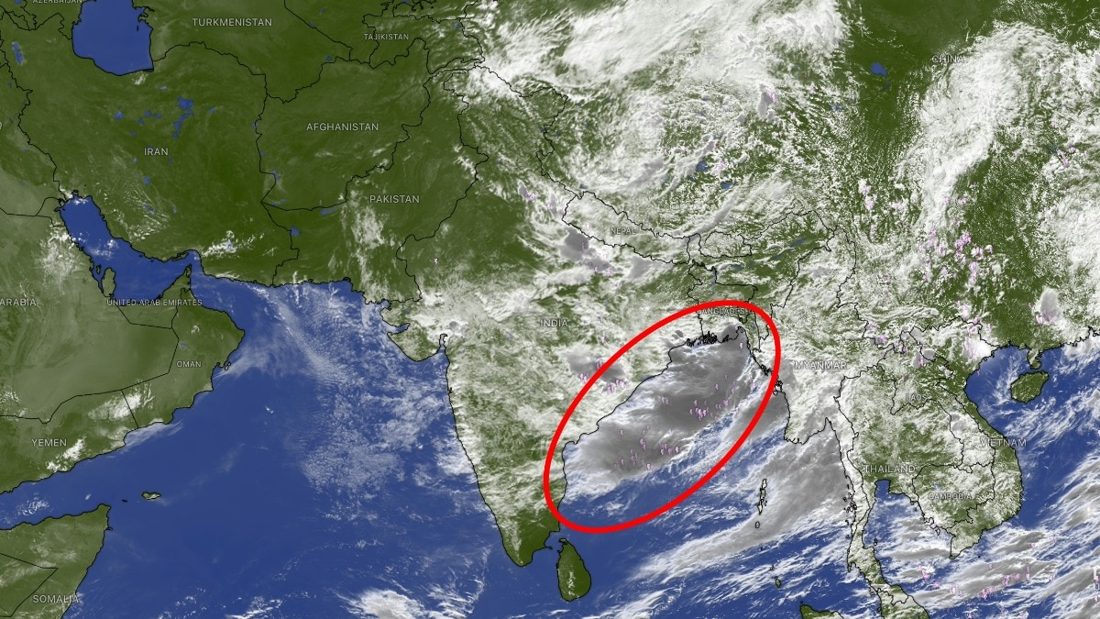 Fúria da Monção: Satélite Captura Faixa de Nuvens de Chuva de 1.000 km sobre o Golfo de Bengala