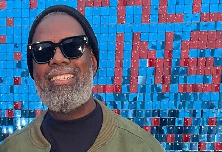 ‘Minha música ajuda a proliferar seres humanos no mundo’, diz Péricles nos bastidores do Rock in Rio