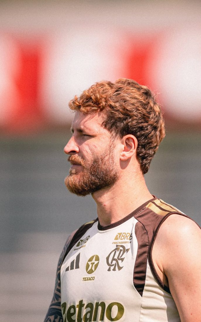 Flamengo procura Léo Pereira para propor valorização salarial