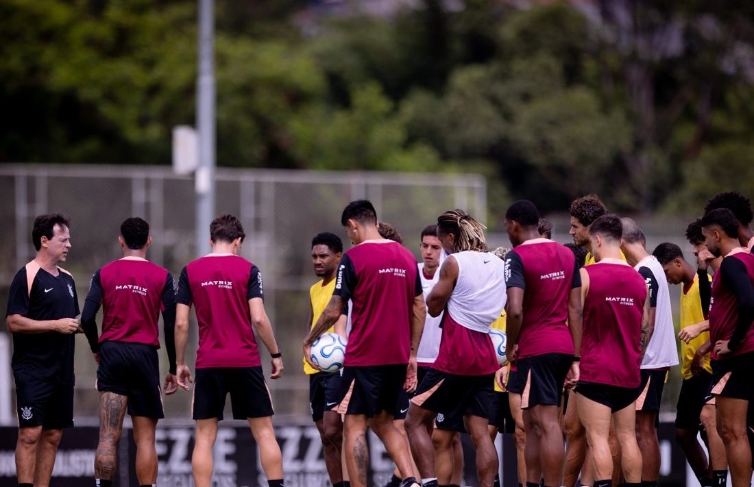 Corinthians pode manter a base contra a Chapecoense diante de sequência no Brasileirão e elenco curto