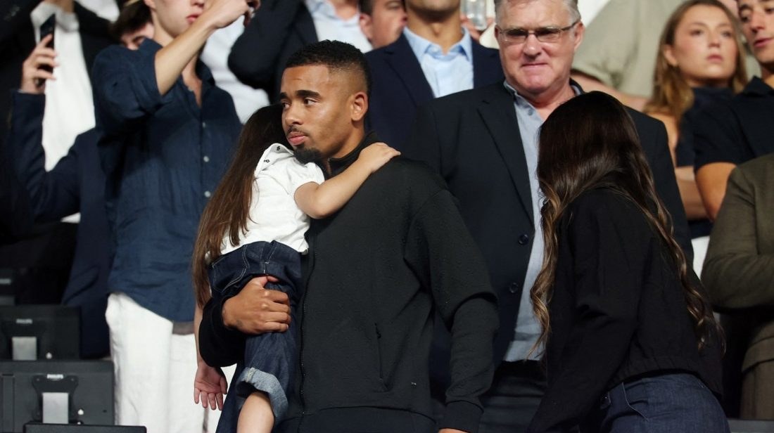 Barcelona oficializa a contratação de Gabriel Jesus em acordo de três temporadas