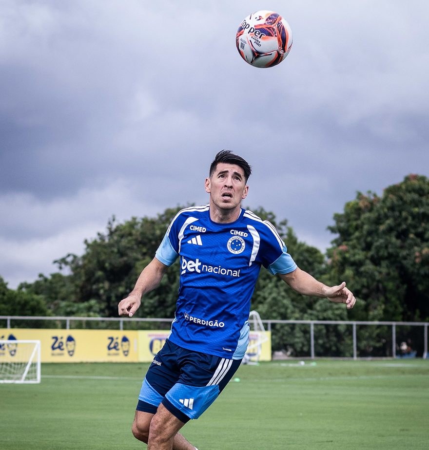 Fica no Cruzeiro? Entenda o que pesa para permanência de Lucas Villalba em 2027