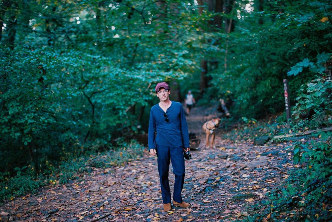 Clap Your Hands Say Yeah anuncia novo álbum Burned, com lançamento em janeiro e turnê em 2027