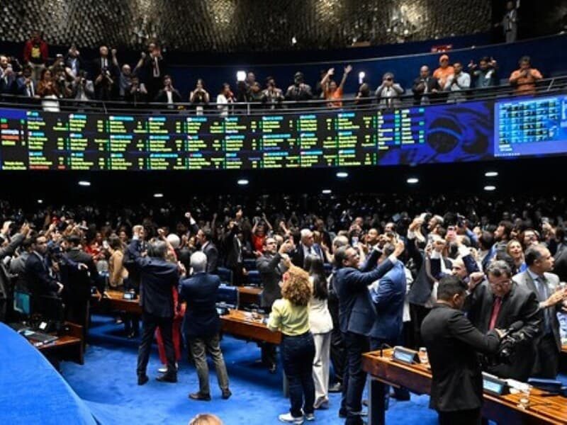 Senado aprova PEC que encerra escala 6x1, com 75 votos favoráveis e apenas um contrário