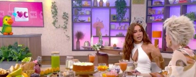 Anitta Fala Sobre Mudanças em Sua Vida e Isolamento em Retiros