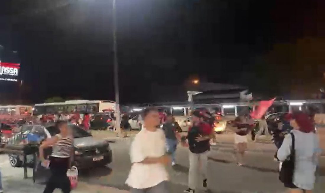 Bolsonarista dispara arma ao céu durante manifestação pró-Lula em Sergipe